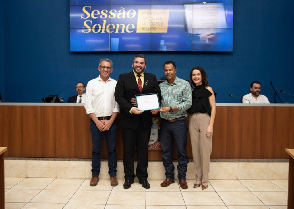 Médicos e servidores são homenageados durante sessão solene