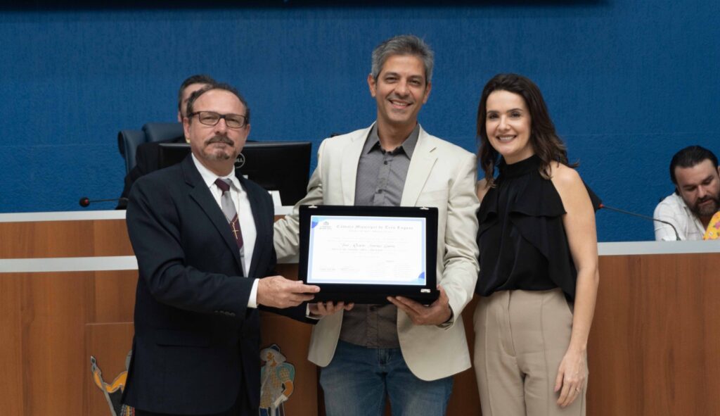 Médicos e servidores são homenageados durante sessão solene