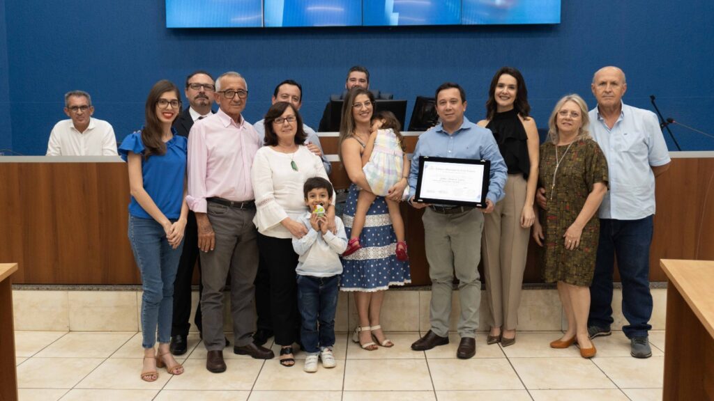 Médicos e servidores são homenageados durante sessão solene