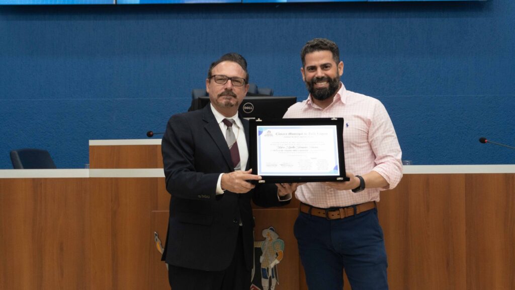 Médicos e servidores são homenageados durante sessão solene