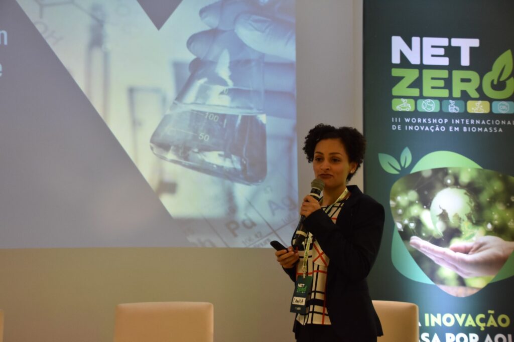 Palestrantes debatem ações para reduzir a emissão de carbono no 3º Workshop de Inovação em Biomassa Palestrantes debatem ações para reduzir a emissão de carbono no 3º Workshop de Inovação em Biomassa