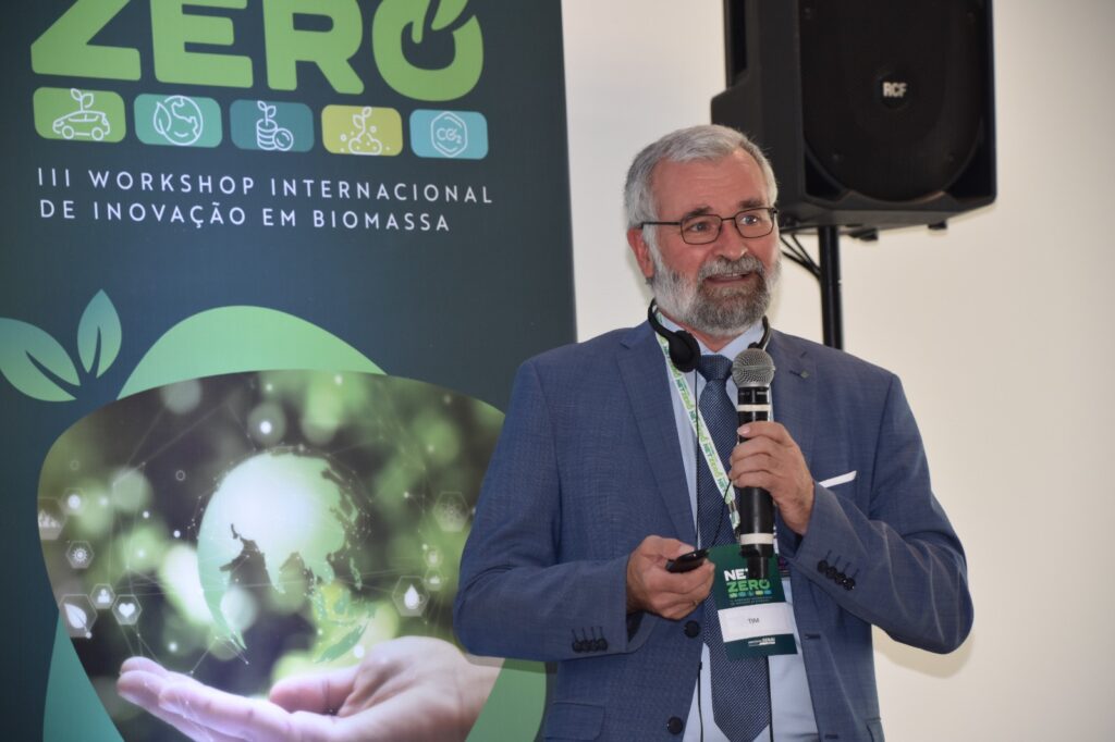 Palestrantes debatem ações para reduzir a emissão de carbono no 3º Workshop de Inovação em Biomassa Palestrantes debatem ações para reduzir a emissão de carbono no 3º Workshop de Inovação em Biomassa