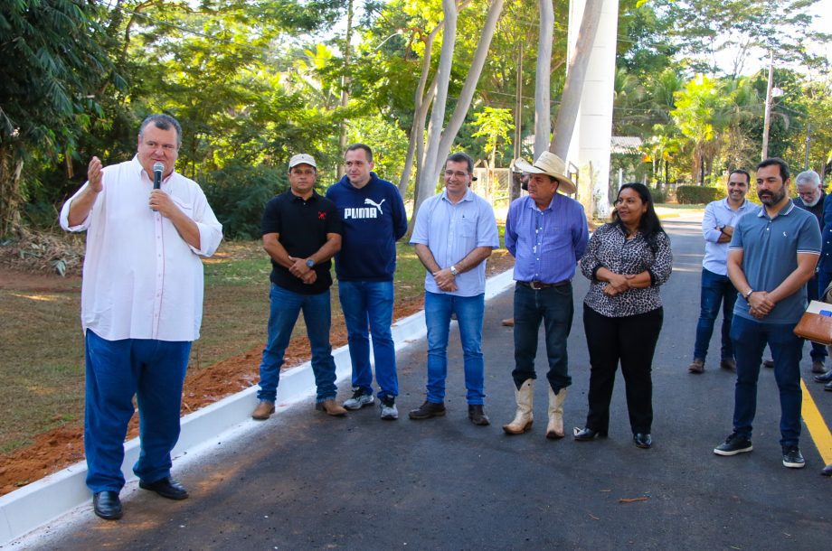 Prefeito Angelo Guerreiro e autoridades entregam obra da estrada rancheira Oásis Prefeito Angelo Guerreiro e autoridades entregam obra da estrada rancheira Oásis