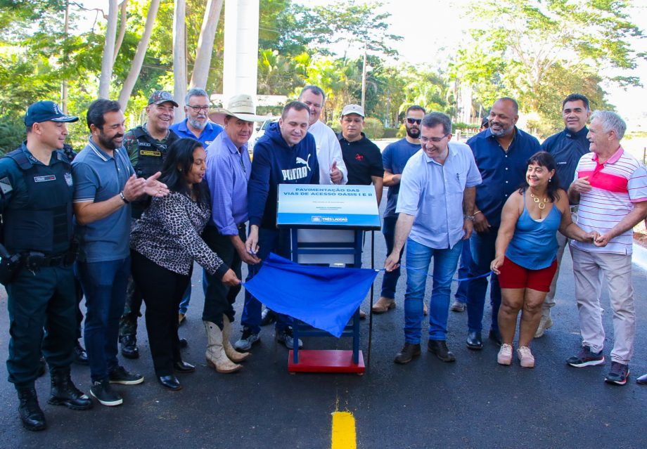 Prefeito Angelo Guerreiro e autoridades entregam obra da estrada rancheira Oásis Prefeito Angelo Guerreiro e autoridades entregam obra da estrada rancheira Oásis