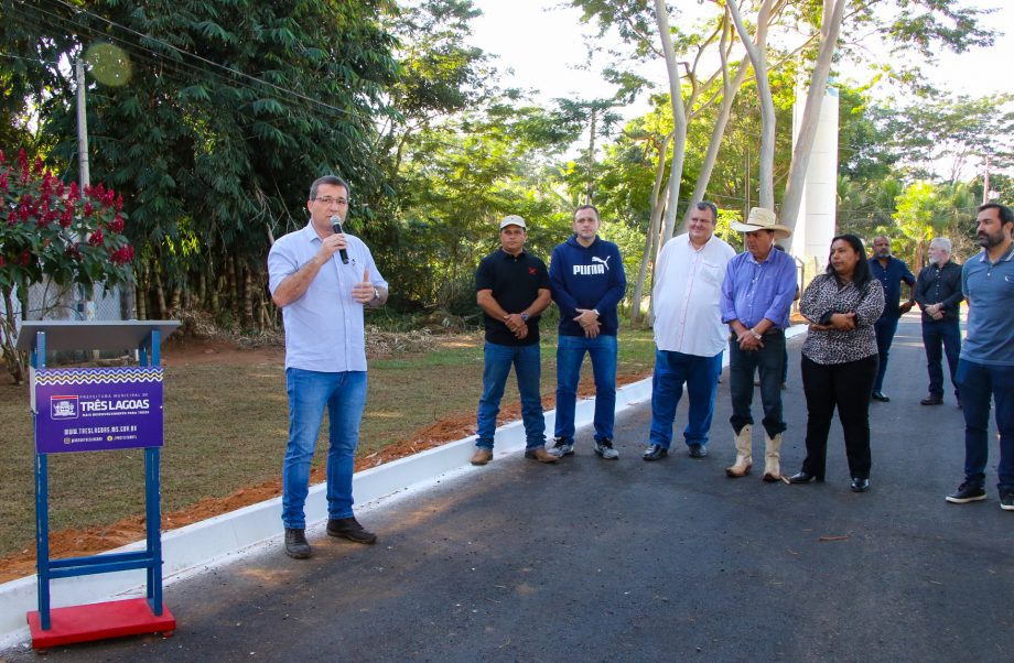 Prefeito Angelo Guerreiro e autoridades entregam obra da estrada rancheira Oásis Prefeito Angelo Guerreiro e autoridades entregam obra da estrada rancheira Oásis
