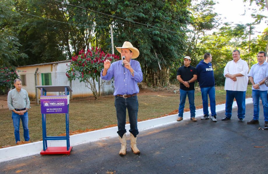 Prefeito Angelo Guerreiro e autoridades entregam obra da estrada rancheira Oásis Prefeito Angelo Guerreiro e autoridades entregam obra da estrada rancheira Oásis