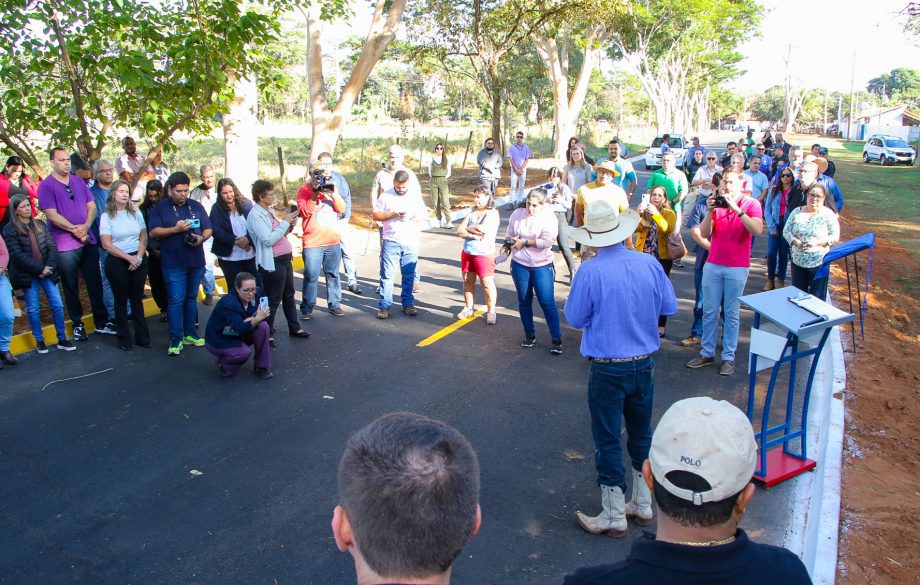 Prefeito Angelo Guerreiro e autoridades entregam obra da estrada rancheira Oásis Prefeito Angelo Guerreiro e autoridades entregam obra da estrada rancheira Oásis