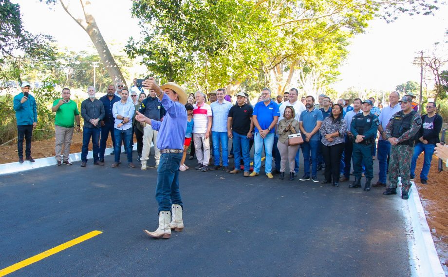Prefeito Angelo Guerreiro e autoridades entregam obra da estrada rancheira Oásis Prefeito Angelo Guerreiro e autoridades entregam obra da estrada rancheira Oásis