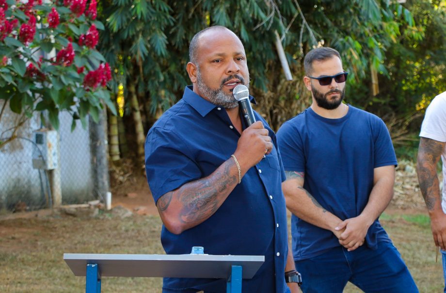 Prefeito Angelo Guerreiro e autoridades entregam obra da estrada rancheira Oásis Prefeito Angelo Guerreiro e autoridades entregam obra da estrada rancheira Oásis