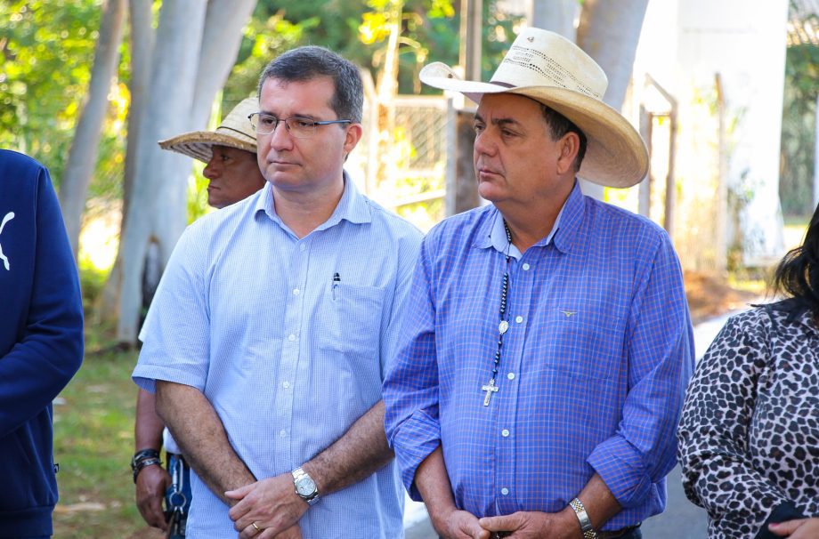 Prefeito Angelo Guerreiro e autoridades entregam obra da estrada rancheira Oásis Prefeito Angelo Guerreiro e autoridades entregam obra da estrada rancheira Oásis