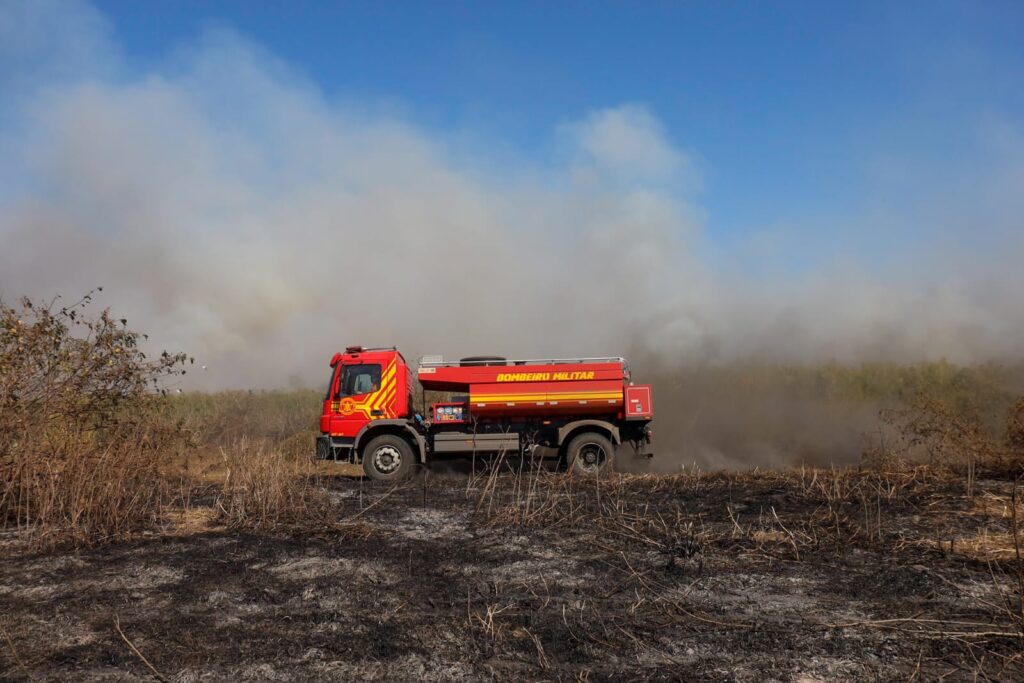 Com seis focos ativos, incêndios no Pantanal são intensificados devido a condições climáticas extremas Com seis focos ativos, incêndios no Pantanal são intensificados devido a condições climáticas extremas