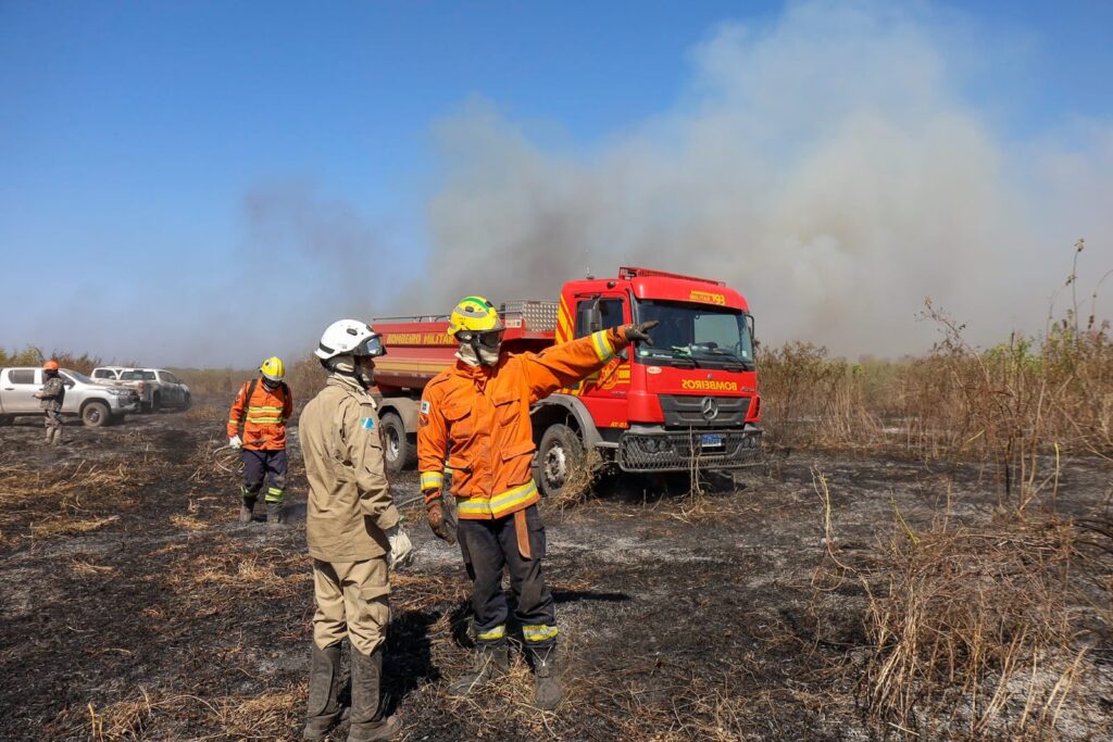 Esforço coletivo: Governo de MS e Força Nacional trabalham em conjunto para combater focos no Pantanal Esforço coletivo: Governo de MS e Força Nacional trabalham em conjunto para combater focos no Pantanal