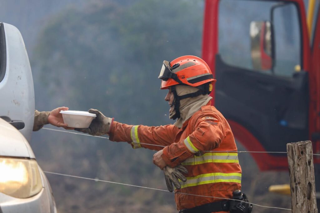 Operação Pantanal: bombeiros de MS lutam para conter grandes chamas na região do Nabileque Operação Pantanal: bombeiros de MS lutam para conter grandes chamas na região do Nabileque