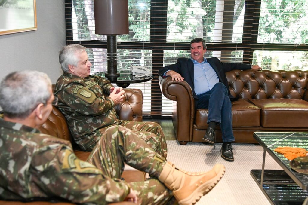Em visita ao Governo de MS, Comando Conjunto das Forças Armadas reintera apoio à Operação Pantanal Em visita ao Governo de MS, Comando Conjunto das Forças Armadas reintera apoio à Operação Pantanal
