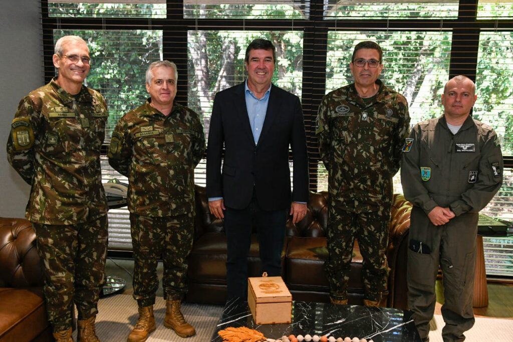 Em visita ao Governo de MS, Comando Conjunto das Forças Armadas reintera apoio à Operação Pantanal Em visita ao Governo de MS, Comando Conjunto das Forças Armadas reintera apoio à Operação Pantanal