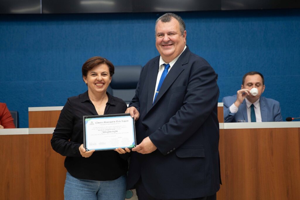 Títulos, Diplomas e Moções são entregues em sessão solene Títulos, Diplomas e Moções são entregues em sessão solene