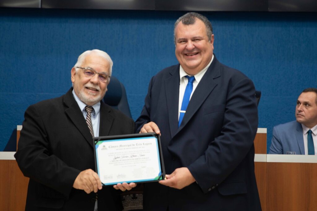 Títulos, Diplomas e Moções são entregues em sessão solene Títulos, Diplomas e Moções são entregues em sessão solene