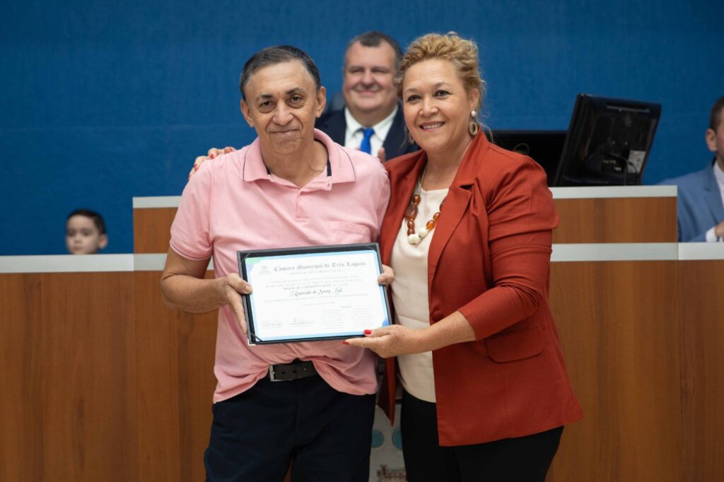 Títulos, Diplomas e Moções são entregues em sessão solene Títulos, Diplomas e Moções são entregues em sessão solene