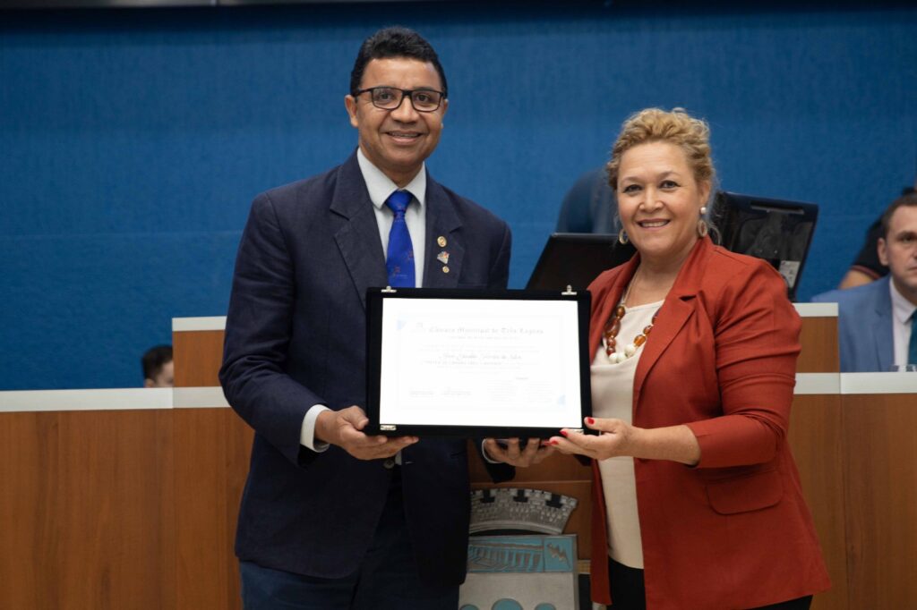 Títulos, Diplomas e Moções são entregues em sessão solene Títulos, Diplomas e Moções são entregues em sessão solene