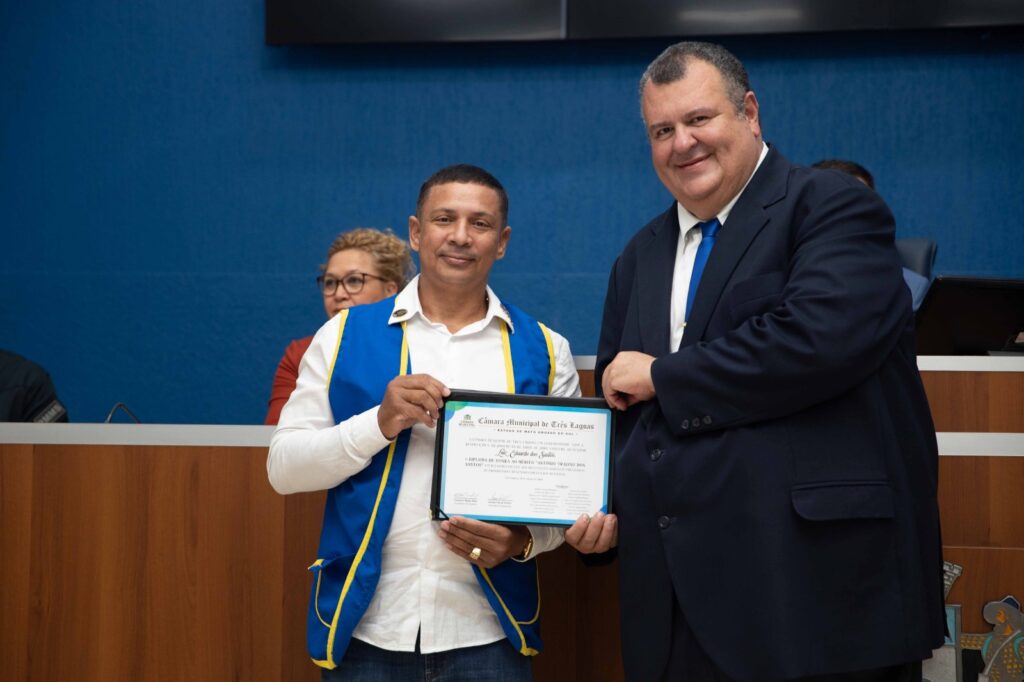 Títulos, Diplomas e Moções são entregues em sessão solene Títulos, Diplomas e Moções são entregues em sessão solene