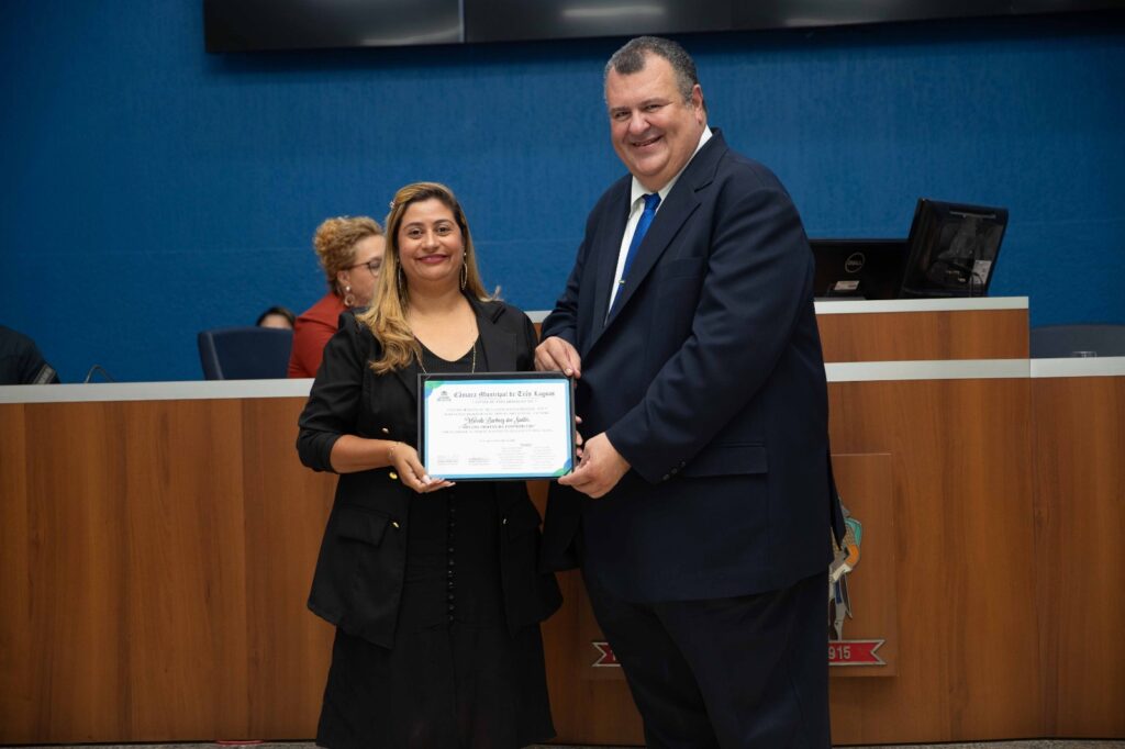 Títulos, Diplomas e Moções são entregues em sessão solene Títulos, Diplomas e Moções são entregues em sessão solene