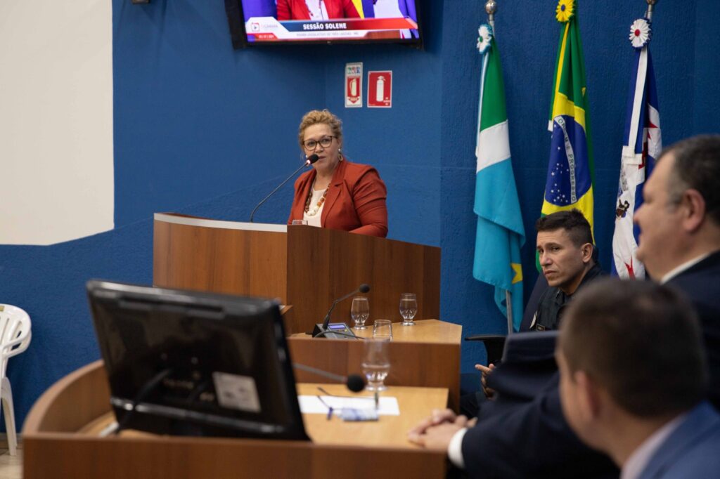 Títulos, Diplomas e Moções são entregues em sessão solene Títulos, Diplomas e Moções são entregues em sessão solene