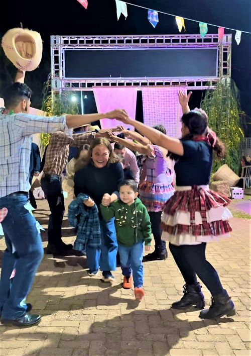Servidores festejam com suas famílias em noite solidária no Arraiá do TCE-MS Servidores festejam com suas famílias em noite solidária no Arraiá do TCE-MS