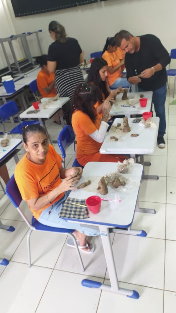 Jateí recebe oficina de argila do projeto Reintegr’Arte no Presídio Feminino
