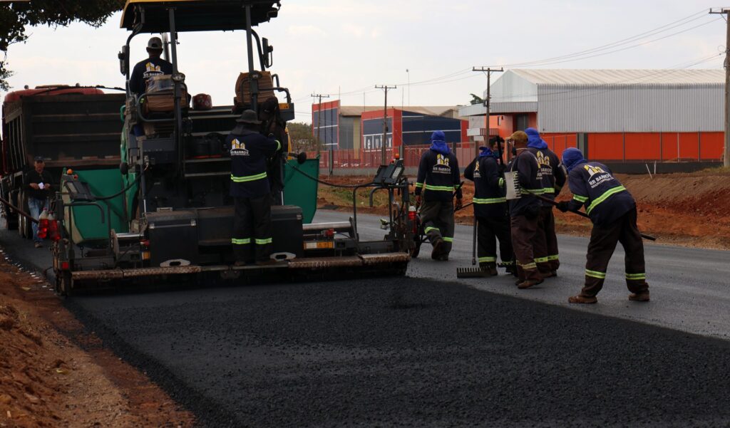 Moreninhas: obra do Governo de MS, recapeamento da avenida Gury Marques entra na fase final Moreninhas: obra do Governo de MS, recapeamento da avenida Gury Marques entra na fase final