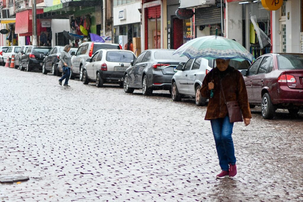Chuva de 20 mm chega a várias regiões do Pantanal e ajuda a controlar incêndios florestais em MS