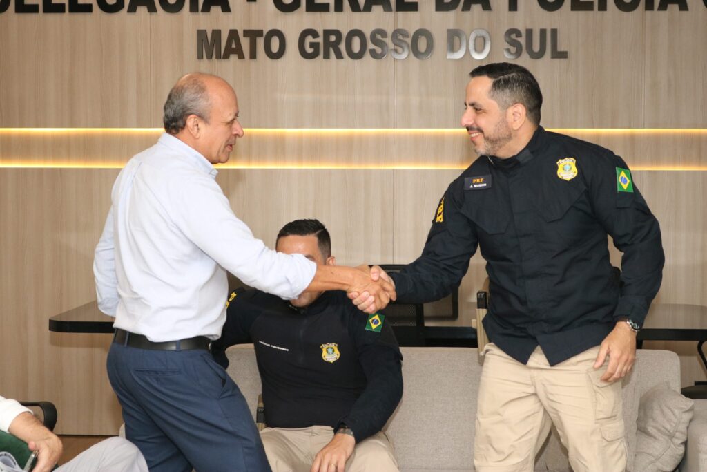 Delegado-Geral da Polícia Civil recebe visita do Superintendente da PRF para alinhamento de trabalhos conjuntos Delegado-Geral da Polícia Civil recebe visita do Superintendente da PRF para alinhamento de trabalhos conjuntos