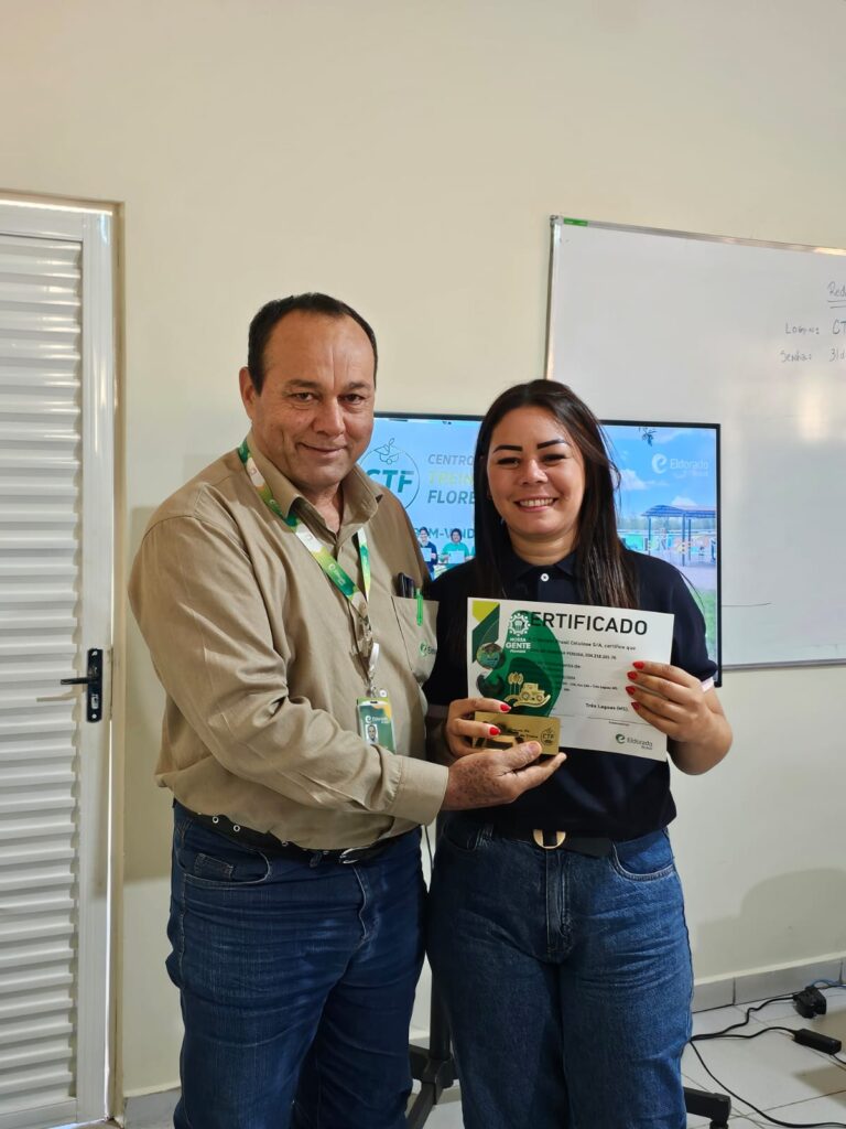 Eldorado Brasil forma primeira turma exclusiva de mulheres tratoristas Eldorado Brasil forma primeira turma exclusiva de mulheres tratoristas