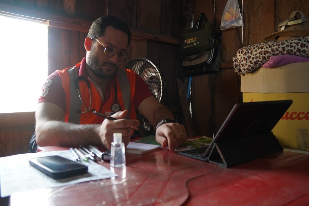 ‘Uma benção para todos’: ribeirinhos agradecem ajuda humanitária no coração do Pantanal ‘Uma benção para todos’: ribeirinhos agradecem ajuda humanitária no coração do Pantanal