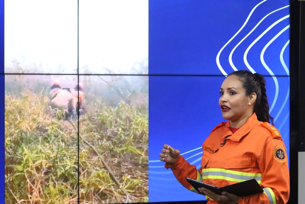Bombeiros atuam no controle de incêndios florestais em MS e ribeirinhos serão atendidos em ação humanitária Bombeiros atuam no controle de incêndios florestais em MS e ribeirinhos serão atendidos em ação humanitária