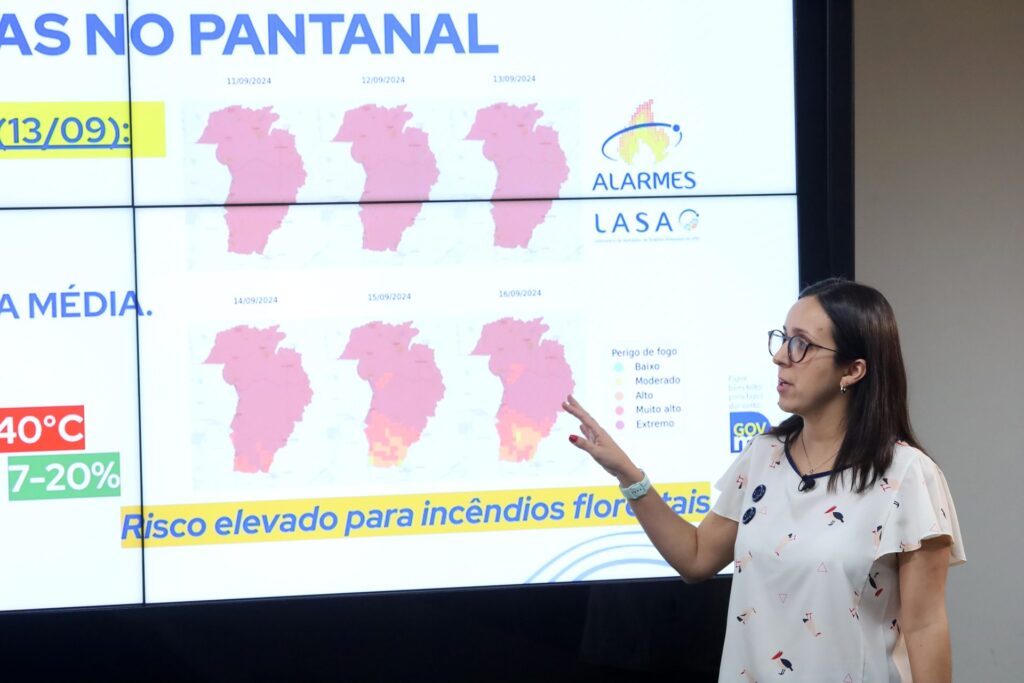 Bombeiros atuam no controle de incêndios florestais em MS e ribeirinhos serão atendidos em ação humanitária Bombeiros atuam no controle de incêndios florestais em MS e ribeirinhos serão atendidos em ação humanitária