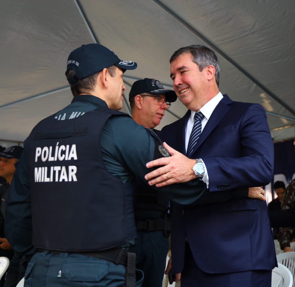 Delegado-Geral da Polícia Civil prestigia solenidade de formatura de 479 novos soldados da Polícia Militar em Campo Grande Delegado-Geral da Polícia Civil prestigia solenidade de formatura de 479 novos soldados da Polícia Militar em Campo Grande