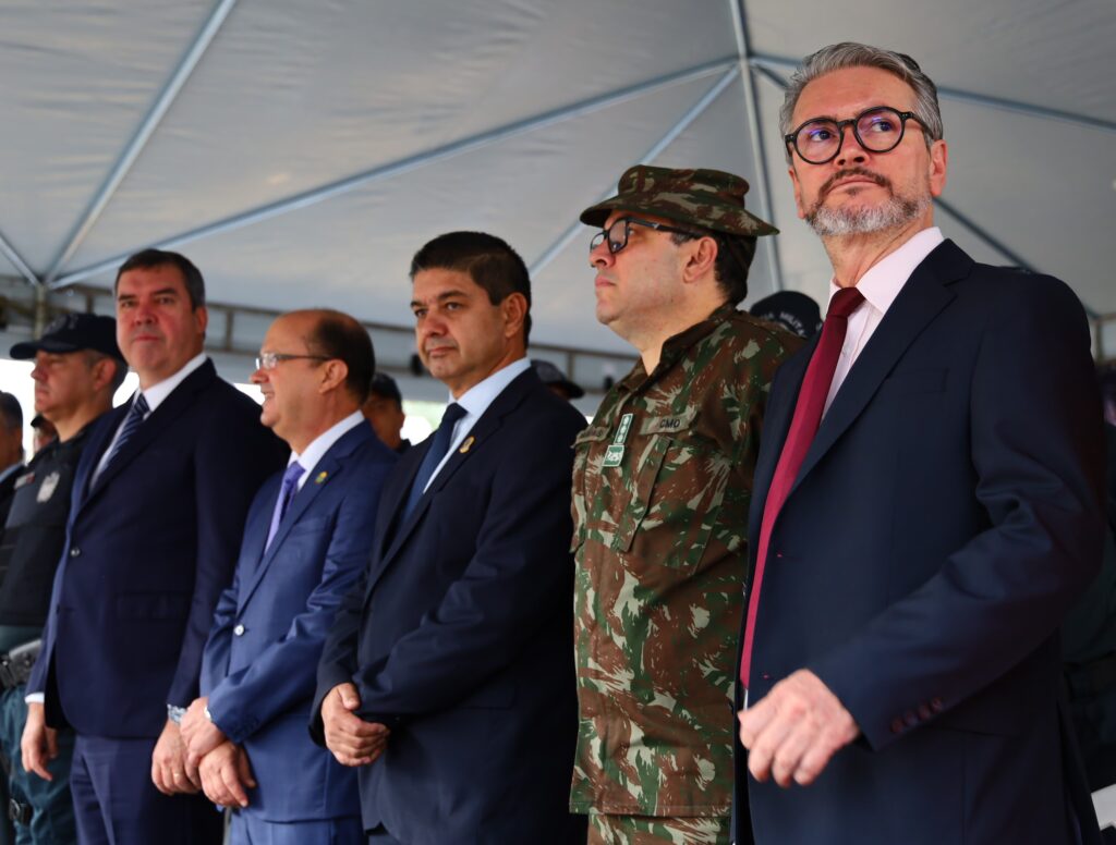 Delegado-Geral da Polícia Civil prestigia solenidade de formatura de 479 novos soldados da Polícia Militar em Campo Grande Delegado-Geral da Polícia Civil prestigia solenidade de formatura de 479 novos soldados da Polícia Militar em Campo Grande