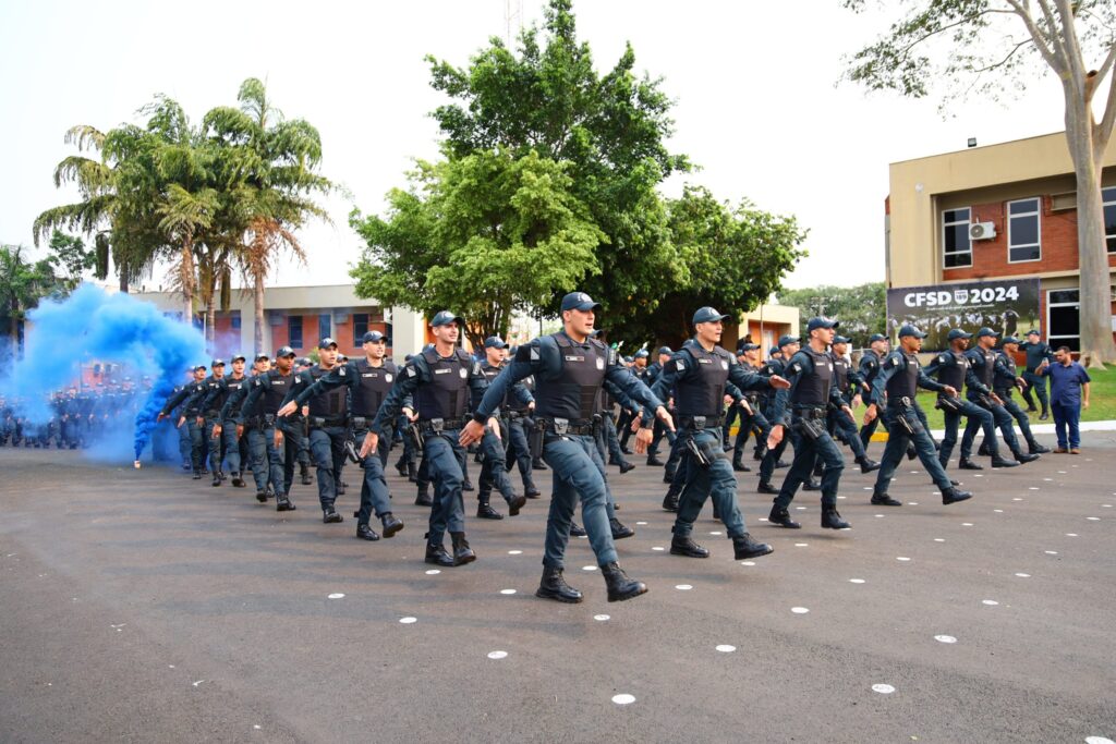 Delegado-Geral da Polícia Civil prestigia solenidade de formatura de 479 novos soldados da Polícia Militar em Campo Grande Delegado-Geral da Polícia Civil prestigia solenidade de formatura de 479 novos soldados da Polícia Militar em Campo Grande