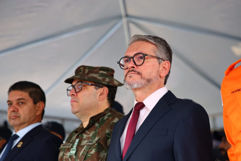 Delegado-Geral da Polícia Civil prestigia solenidade de formatura de 479 novos soldados da Polícia Militar em Campo Grande Delegado-Geral da Polícia Civil prestigia solenidade de formatura de 479 novos soldados da Polícia Militar em Campo Grande