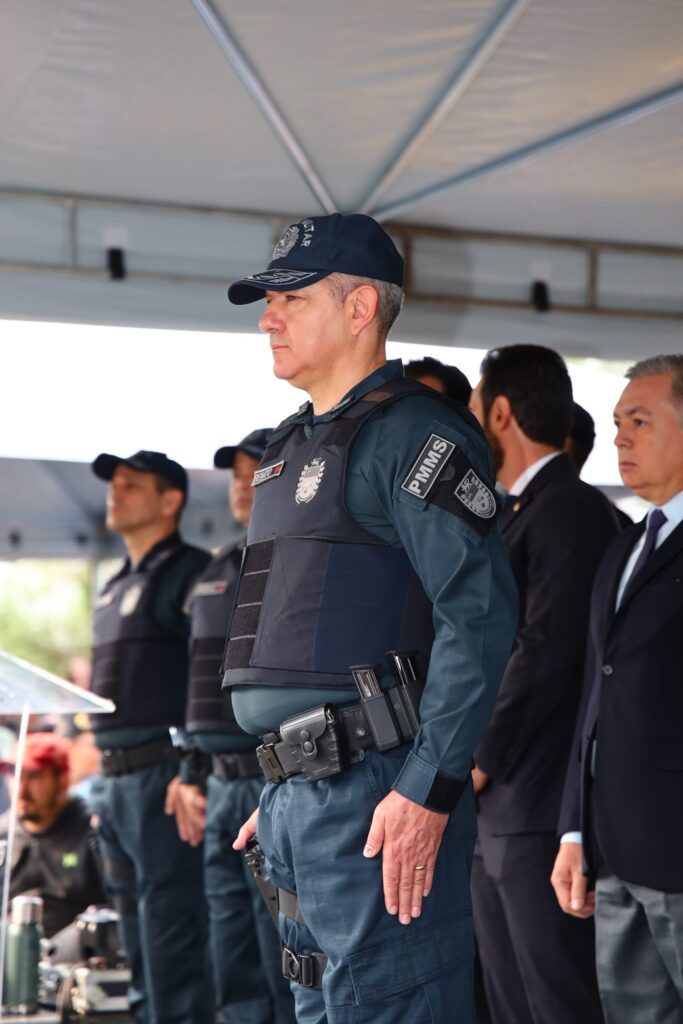 Delegado-Geral da Polícia Civil prestigia solenidade de formatura de 479 novos soldados da Polícia Militar em Campo Grande Delegado-Geral da Polícia Civil prestigia solenidade de formatura de 479 novos soldados da Polícia Militar em Campo Grande