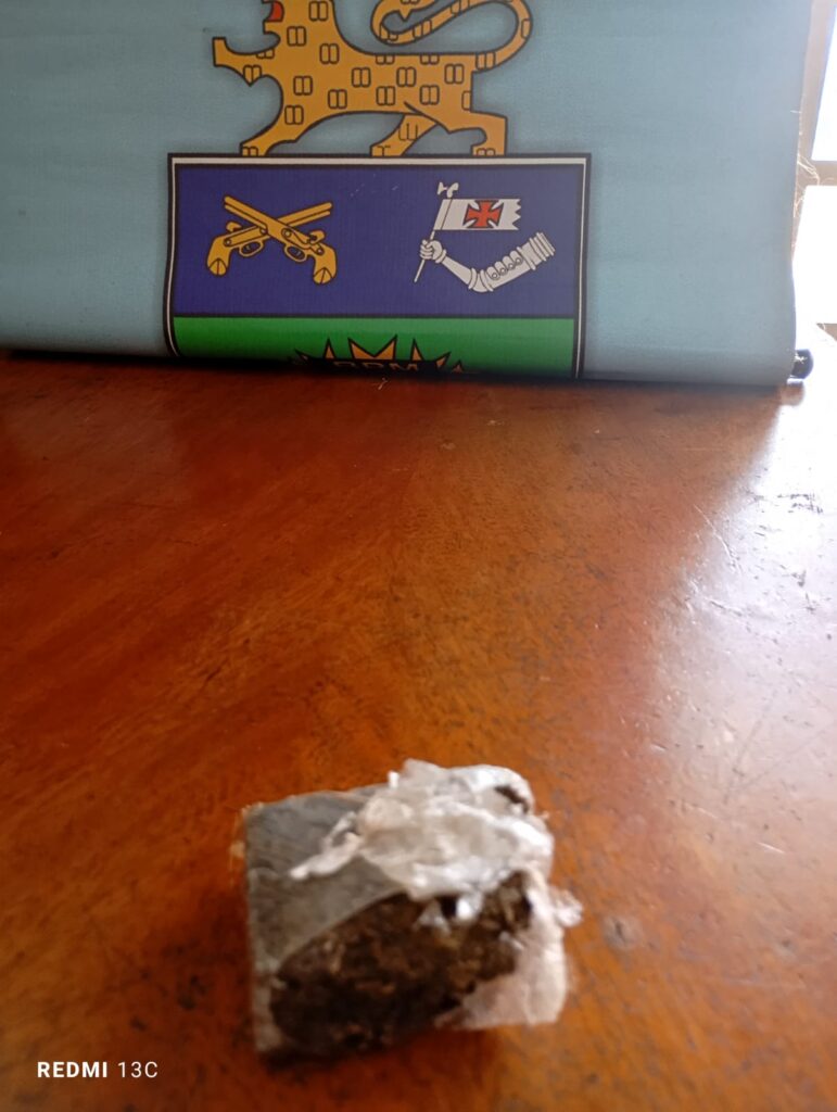 Dupla é presa por suspeita de tráfico de drogas no bairro Vila Nova, em Três Lagoas Dupla é presa por suspeita de tráfico de drogas no bairro Vila Nova, em Três Lagoas