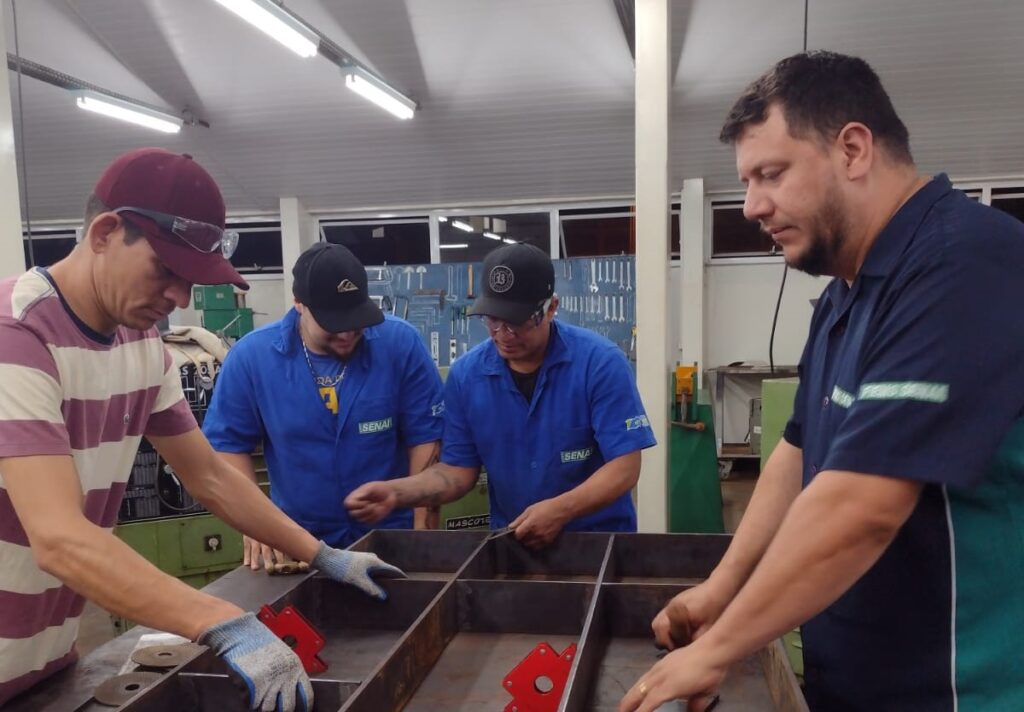 Senai oferece mais de 2,8 mil vagas em cursos técnicos e chances de boa remuneração e estabilidade