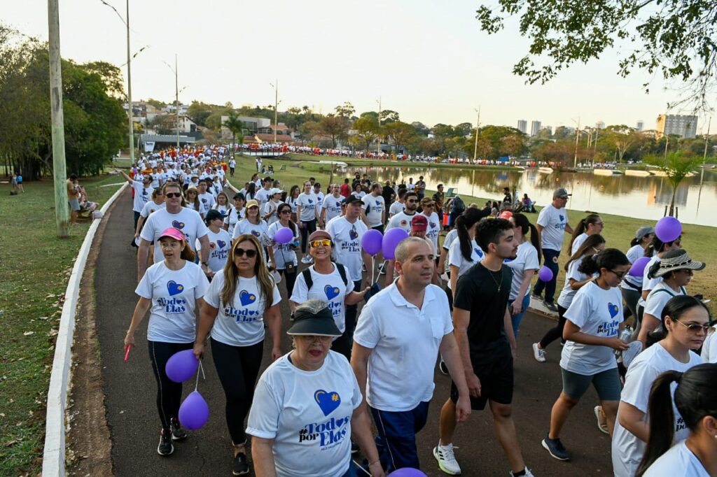TODOS POR ELAS: Caminhada reúne homens, mulheres e crianças em combate ao feminicídio TODOS POR ELAS: Caminhada reúne homens, mulheres e crianças em combate ao feminicídio