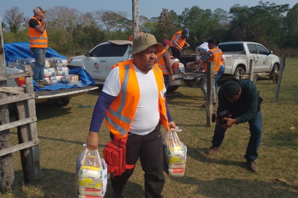 Bombeiros atuam no controle de incêndios florestais em MS e ribeirinhos serão atendidos em ação humanitária Bombeiros atuam no controle de incêndios florestais em MS e ribeirinhos serão atendidos em ação humanitária