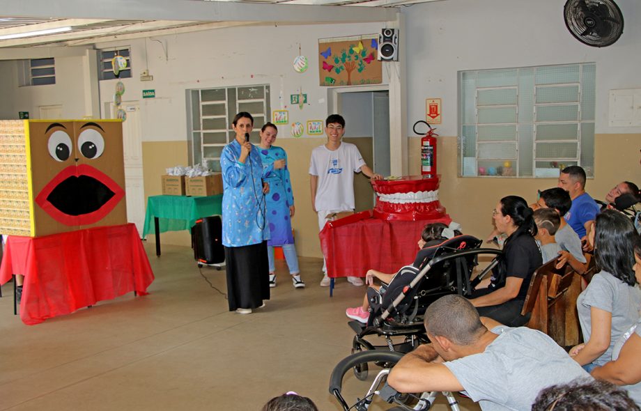 SMS promove ação de prevenção e promoção da saúde bucal com os alunos da APAE SMS promove ação de prevenção e promoção da saúde bucal com os alunos da APAE
