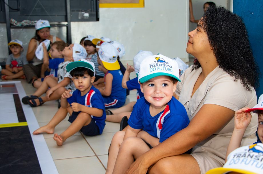 Deptran leva educação em segurança no trânsito para escolas e empresas de Três Lagoas Deptran leva educação em segurança no trânsito para escolas e empresas de Três Lagoas