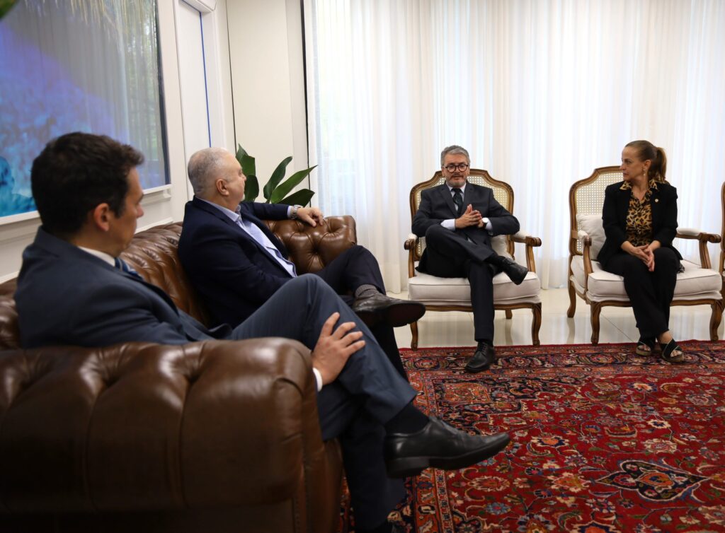 Delegado-Geral da Polícia Civil homenageia Presidente do Tribunal de Justiça de MS com Medalha Prêmio em visita institucional Delegado-Geral da Polícia Civil homenageia Presidente do Tribunal de Justiça de MS com Medalha Prêmio em visita institucional