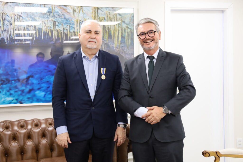 Delegado-Geral da Polícia Civil homenageia Presidente do Tribunal de Justiça de MS com Medalha Prêmio em visita institucional Delegado-Geral da Polícia Civil homenageia Presidente do Tribunal de Justiça de MS com Medalha Prêmio em visita institucional