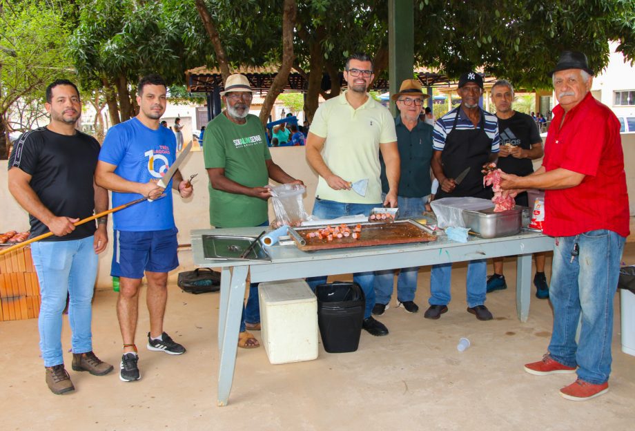 Idosos comemoram inauguração da nova piscina aquecida do Tia Nega Idosos comemoram inauguração da nova piscina aquecida do Tia Nega