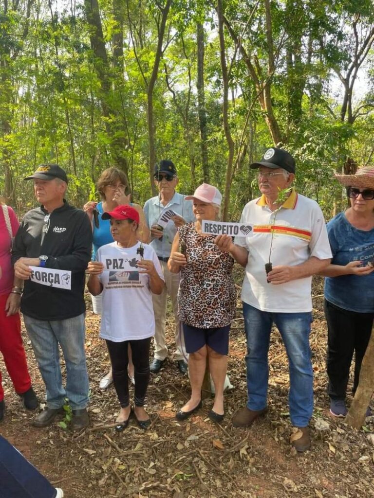 Ação Cidadania ECOmunitária planta árvores e semeia a ideia de que o futuro é ancestral Ação Cidadania ECOmunitária planta árvores e semeia a ideia de que o futuro é ancestral